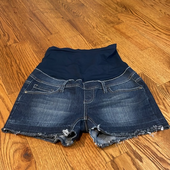 Bella Vida Brand Women’s Maternity Shorts. Size Medium. Excellent Condition. - Picture 2 of 5